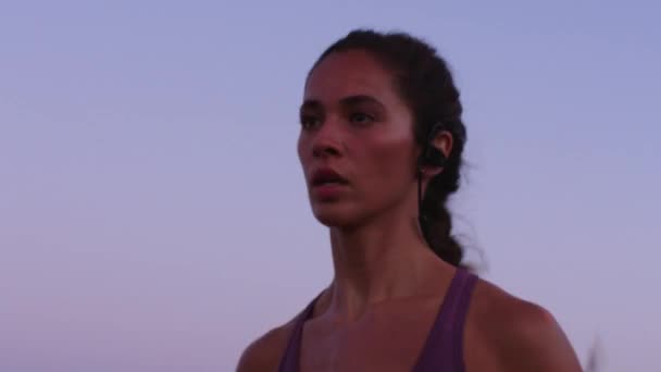 Fitness Woman Sunset Running Urban City Cardio Training Marathon Sports — Vídeo de Stock