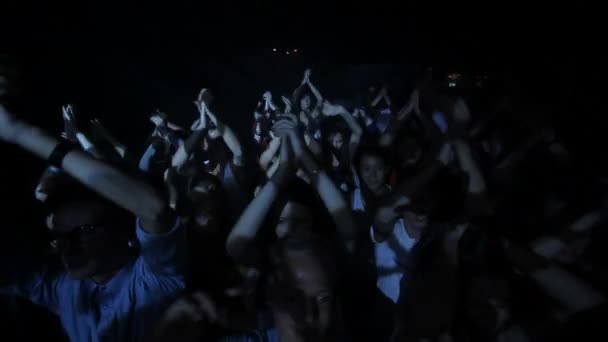 Натовп Вечірка Музика Аудиторією Концерті Фестивалі Або Танці Нічному Клубі — стокове відео