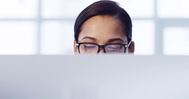 Eyes Glasses Reading Business Woman Computer Digital Marketing Worker Working — Αρχείο Βίντεο