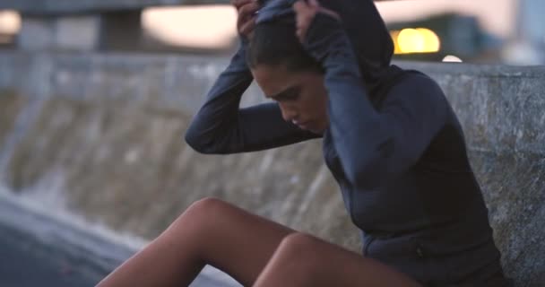 Tired Fitness Exercise Woman Relax Break Intense Run Bridge Outdoors — ストック動画