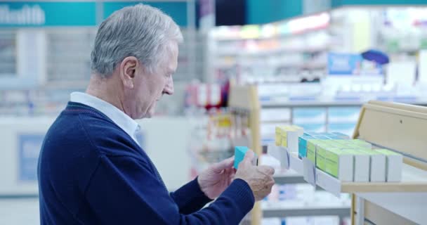 Senior Man Check Pills Shelf Pharmacy Medical Drugs Reading Brand — Wideo stockowe