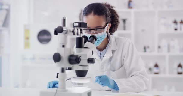Scientist Working Writing Microscope Covid Research Phd Paper Lab Woman — Vídeos de Stock