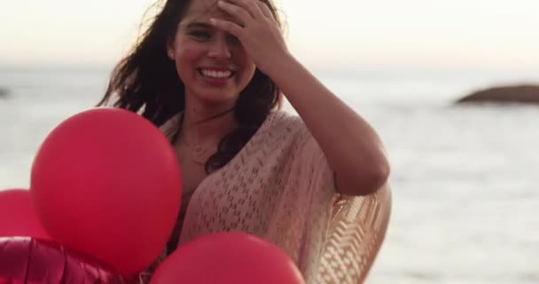 Young Woman Balloons Beach Valentines Day Celebration Summer Sunset Freedom — Video