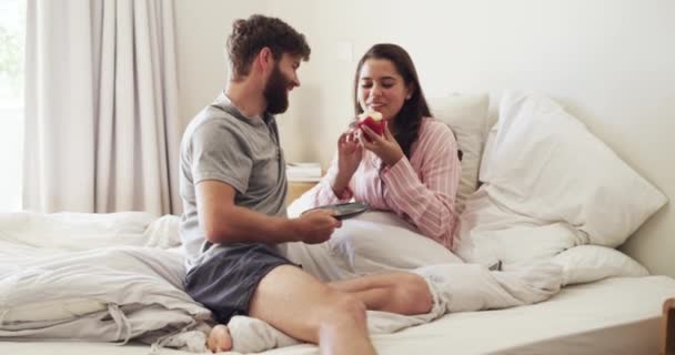 Couple Eating Cupcake Birthday Breakfast Bed Celebrate Cake Bedroom Vacation — Stockvideo