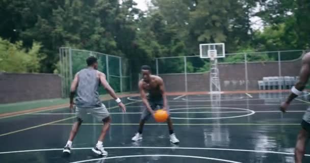 Basketball Sports Friends High Five Basketball Court Rain Black Men — Stockvideo