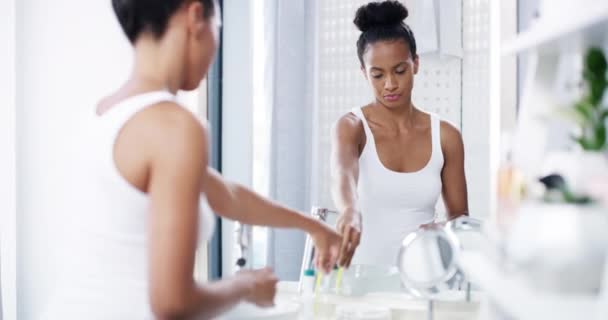 Dental Health Woman Brushing Teeth Bathroom Interior Home Morning Clean — Vídeo de Stock