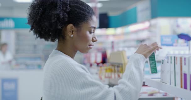 Woman Choosing Shelf Medication Pharmacy Retail Service Medical Drugs Store — Video