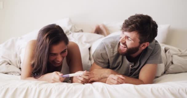 Happy Wow Surprised Couple Pregnancy Test Bed Home Man Woman — Vídeo de Stock