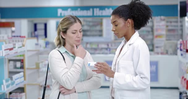 Pharmacist Customer Communication Help Medicine Pharmacy Healthcare Product Insurance Pills — Stockvideo