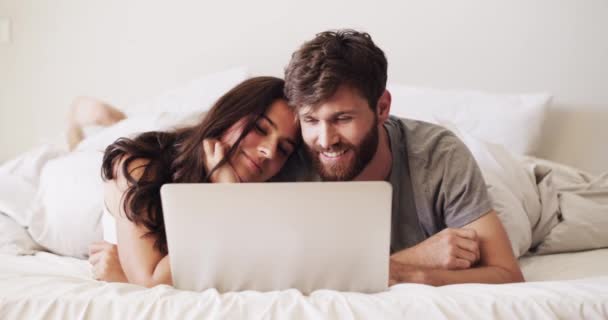 Happy Love Couple Streaming Movie Online Subscription Laptop Computer Bedroom — Vídeo de Stock