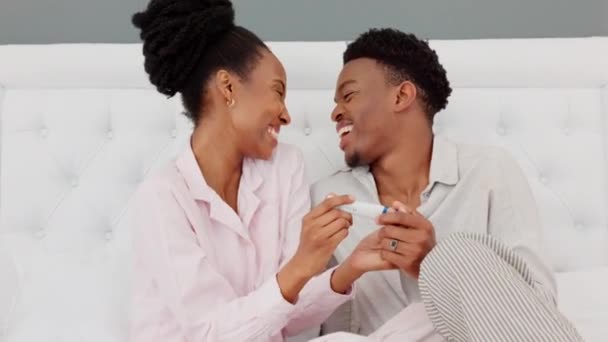 Couple Kiss Smile Pregnancy Test Result Happy Bedroom Home Black — Αρχείο Βίντεο
