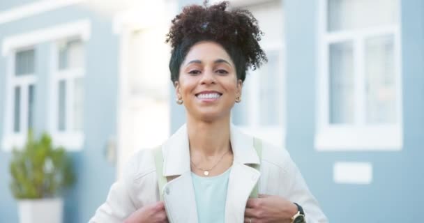 Portrait Face Travel Black Woman Backpack Front House Home Mockup — Stok video