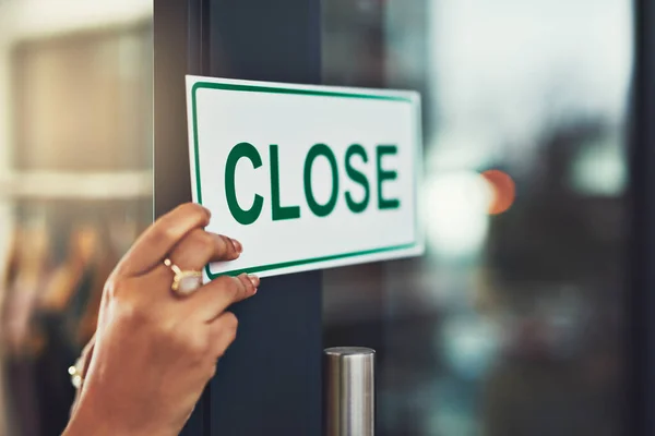 Sorry Were Closed Closeup Shot Young Business Owner Hanging Close — kuvapankkivalokuva
