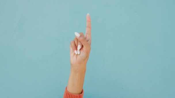 Countdown Fingers Hand Gesture Mockup Blue Wall Background Woman Hands — Stock video