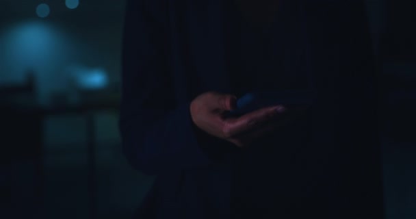 Futuristic Phone Hologram Global Networking Communication Web Internet App Man — ストック動画