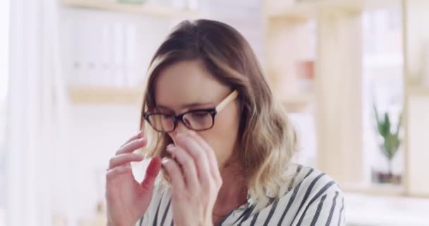 Headache Pain Woman Stress Fatigue Uncomfortable Migraine Problem Glasses Business — стоковое видео