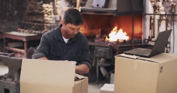Metal Worker Online Order Ecommerce Delivery Box Workshop While Checking — Vídeo de stock