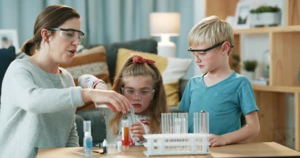 Education Science Home School Mother Children Learning Chemistry Experiment Living — Video