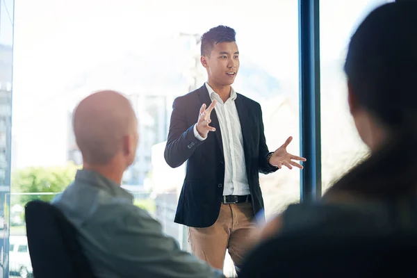 Hes Very Expressive His Presentations Group Businesspeople Meeting Boardroom — Fotografia de Stock