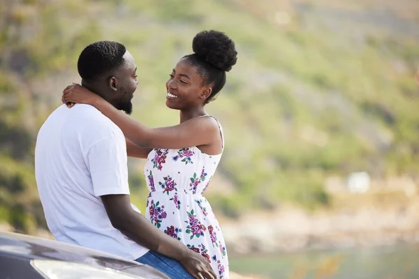 African Couple Smile Road Trip Car Travel Summer Vacation Happy — Foto Stock