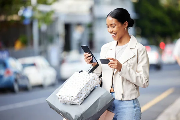 Happy Woman Her Phone Credit Card Bag Shopping City Young — Foto Stock