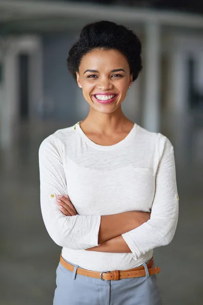 Business Blood Cropped Portrait Young Businesswoman Standing Her Arms Folded — Stockfoto