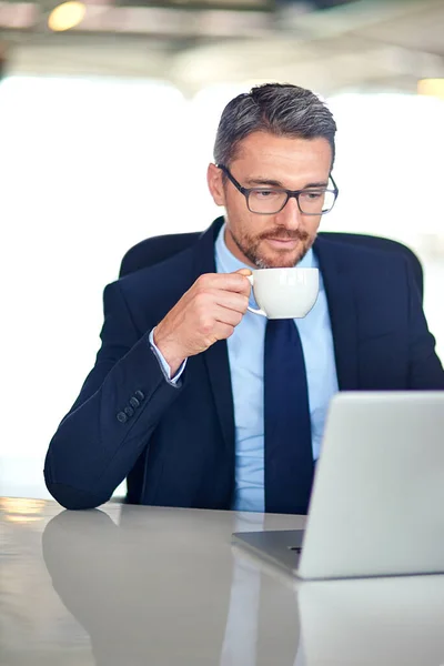 Reading Replying His Emails Businessman Drinking Coffee Using Laptop Office — Stockfoto