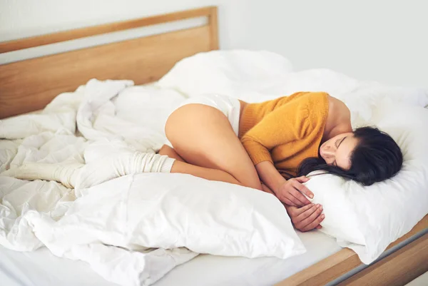 Weekends Sleeping Full Length Shot Young Woman Sleeping Her Bed — 图库照片