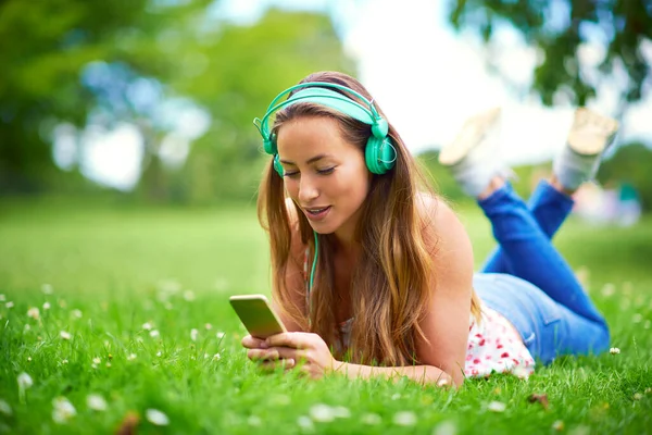 Music Sweetest Escape Young Woman Listening Music While Lying Grass — Photo