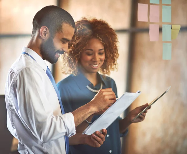 Entrepreneurs Doing What Best Two Young Professionals Brainstorming Sticky Notes — Fotografia de Stock