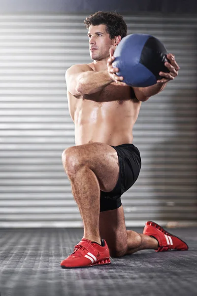 Getting Great Workout His Medicine Ball Young Man Working Out —  Fotos de Stock