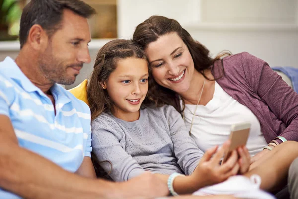 Taking Interest Daughters Online Habits Family Sitting Sofa Home — Stock fotografie