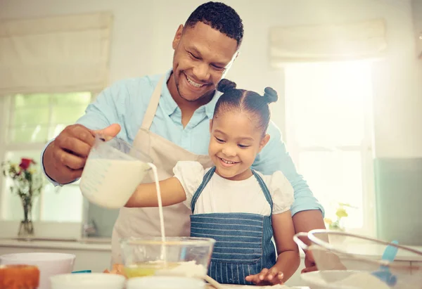 Father Teaching Girl Bake Make Dough Messy Kitchen Caring Parent — Stockfoto