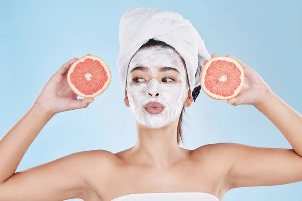 Girl Spa Mask Grapefruit Cosmetic Beauty Treatment Relaxing Self Care — стоковое фото