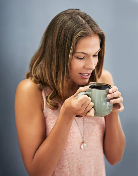 Nothing Beats Aroma Fresh Coffee Studio Shot Young Woman Drinking — Fotografia de Stock