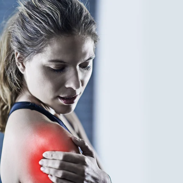 Pain Gain Young Woman Holding Her Injured Shoulder Thats Highlighted — Foto de Stock
