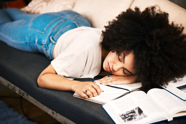 Education Learning Sleeping Tired Exhausted Overworked Woman Student Studying Sofa — 图库照片