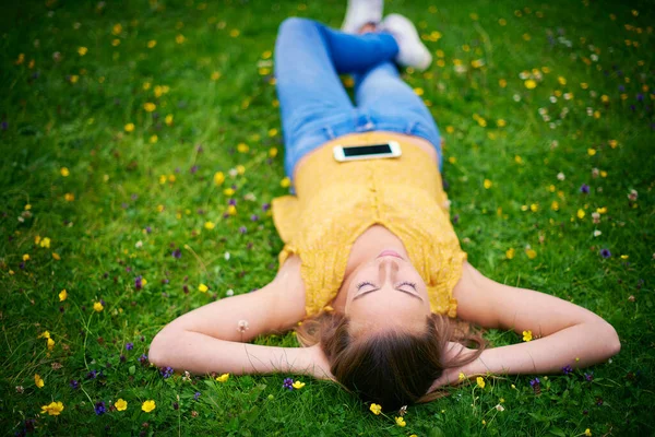 Simple Pleasurestheyre Priceless Treasures Young Woman Lying Field Grass — Zdjęcie stockowe