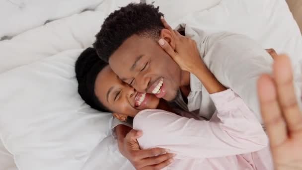 Selfie Happy Black Couple Hugging Bed Modern Bedroom House Top — Stockvideo