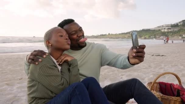 Happy Couple Taking Selfie Phone While Beach Picnic Date Spring — Stock Video