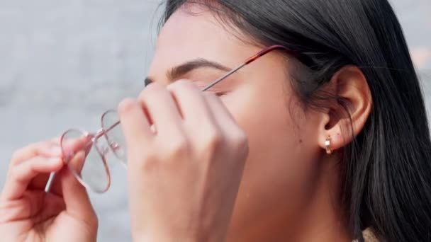 Γυαλιά Όρασης Στυλ Μόδας Για Γυναίκα Σχεδιαστή Τάση Δροσερή Οφθαλμολογία — Αρχείο Βίντεο