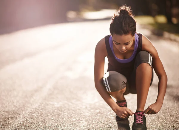 Only Way Finish Start Runner Tying Her Shoelaces Run — Stok fotoğraf