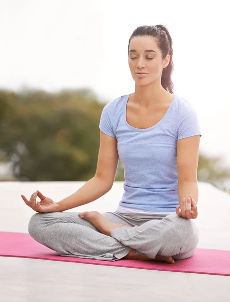 Becoming One Nature Full Length Shot Young Woman Doing Yoga — Stockfoto