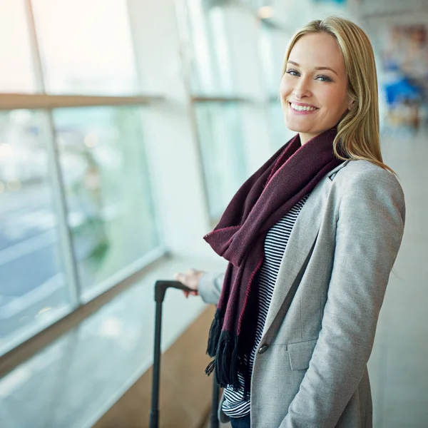 Awaiting Departure Portrait Young Woman Standing Her Luggage Airport — Stockfoto