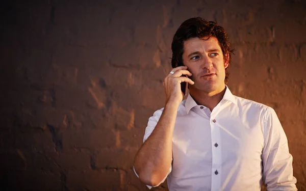 Залишайся Язку Своїми Клієнтами Бізнесмен Робить Телефонний Дзвінок Після Годин — стокове фото