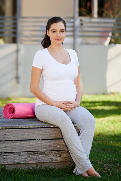 Shes Still Doing Yoga Every Day Young Pregnant Woman Sitting — Stock Photo, Image