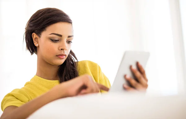 Chilling Out Her Tablet Young Woman Using Digital Tablet Home — Zdjęcie stockowe