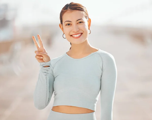Peace Sign Hand Fitness Woman Motivation Wellness Health Goals Exercise — Φωτογραφία Αρχείου