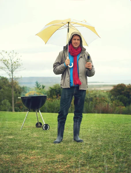 Rain Only Temporary Cheerful Man Barbecuing Rain While Holding Umbrella — Foto de Stock
