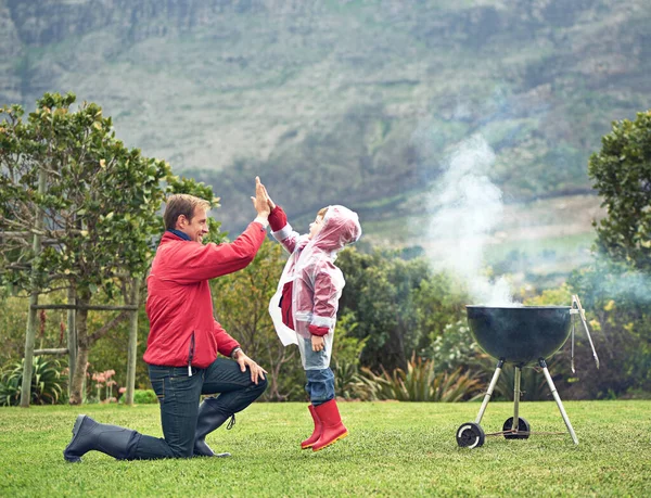 Barbecue Bonding Father Giving His Son High Five While Theyre — Stockfoto